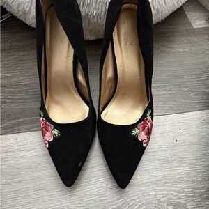 Source Unknown Black Heels with Pink Floral Design